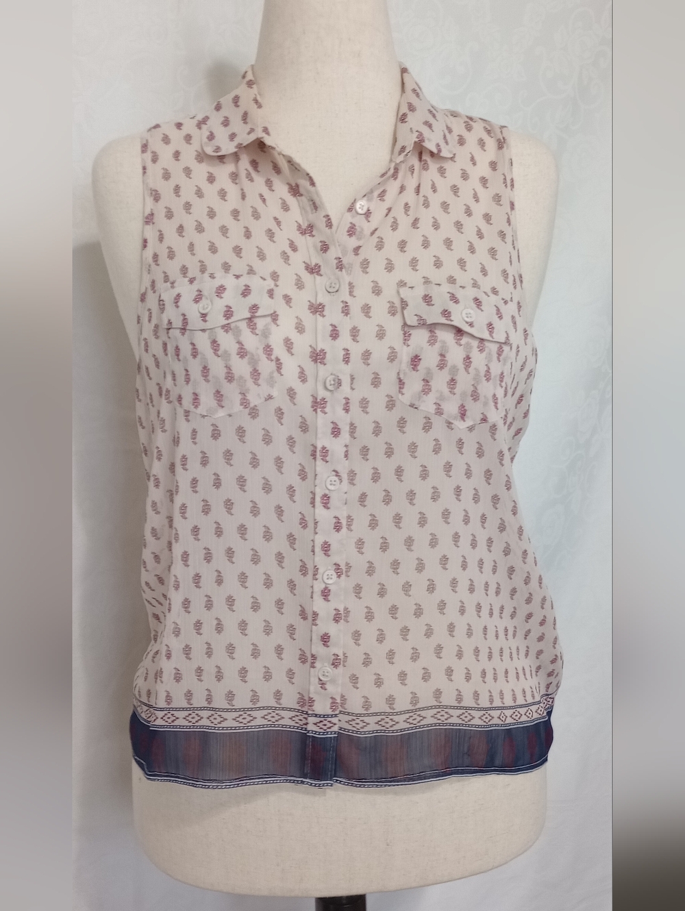 Forever 21 Cream Sleeveless Button-Front Blouse with Pink Print
